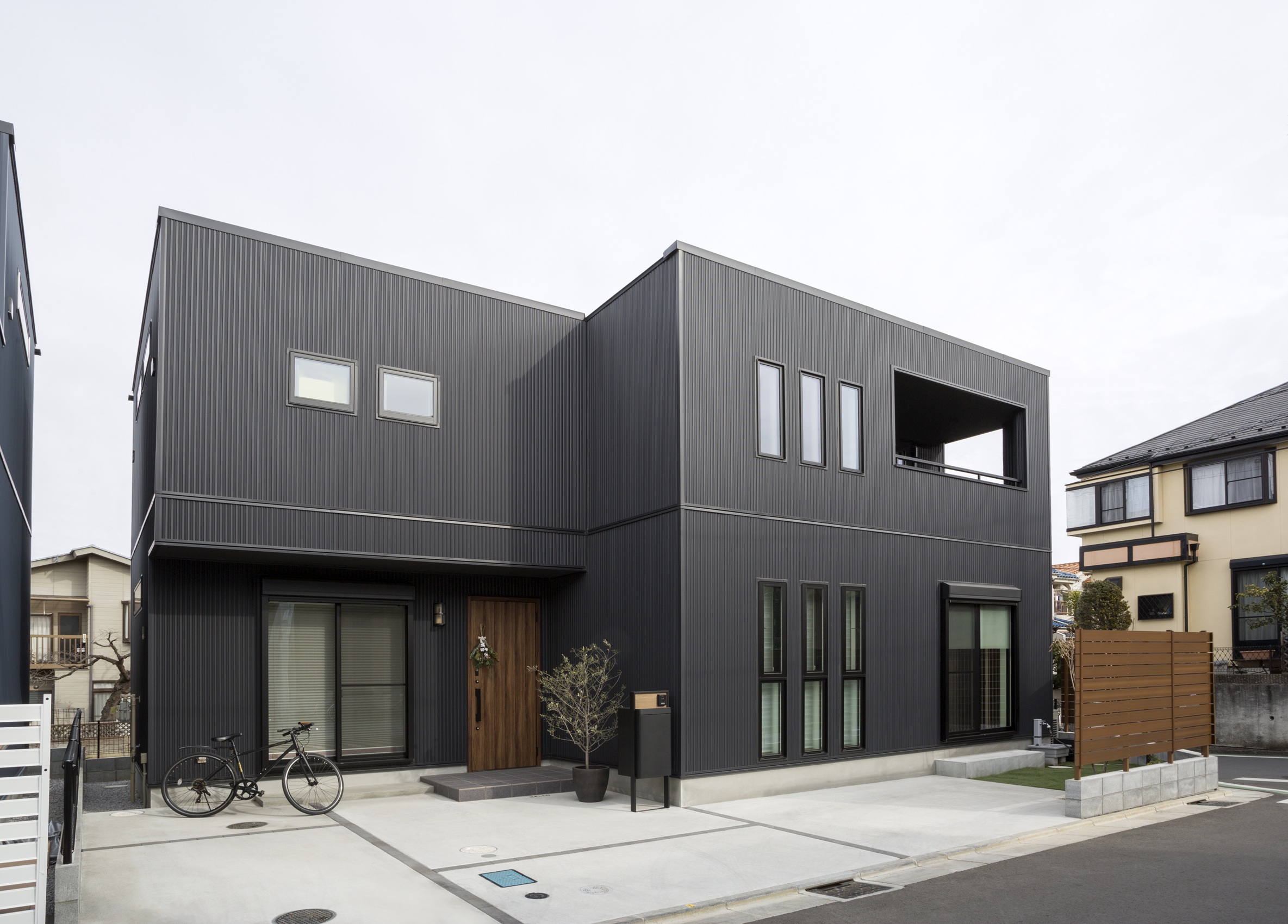 木目が美しいくつろぎ空間のおうち アイキャッチ画像